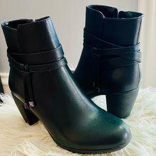 Load image into Gallery viewer, Croft &amp; Barrow Ortholite Ankle Boots
