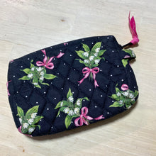 Load image into Gallery viewer, Vera Bradley Makeup Bag
